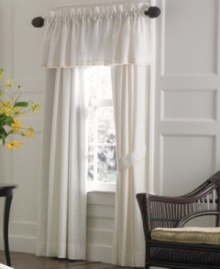 Dream of serene pastures with the Flowering Meadow window valance from Lenox. Characterized by embroidered yellow scallop trim along the hem, this valance in crisp white enlivens your bedroom with invigorating light.