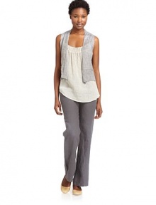 THE LOOKOpen weave designOpen frontSleevelessFront patch pocketsTHE FITAbout 20 from shoulder to hemTHE MATERIAL80% linen/15% metallic/5% cottonCARE & ORIGINHand washImportedModel shown is 5'9½ (176cm) wearing US size Small. 