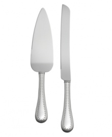 Echoing the elegant details of a wedding dress, the Grosgrain cake knife and server from Vera Wang marry clean lines in lavish silver plate with ribbon-inspired trim. Echoing the elegant details of a wedding dress, the Grosgrain cake knife and server from Vera Wang marry clean lines in lavish silver plate with ribbon-inspired trim.