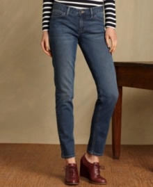 Tommy Hilfiger's curve-hugging skinny jeans are classics that work with anything in your wardrobe, from drapey tees to crisp shirts. Tommy Hilfiger's curve-hugging skinny jeans are classics that work with anything in your wardrobe, from drapey tees to crisp shirts.