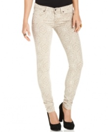 An allover damask print makes these Lucky Brand Jeans skinny jeans a hot pick for a fashion-forward fall look! An allover damask print makes these Lucky Brand Jeans skinny jeans a hot pick for a fashion-forward fall look!