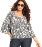 Complete your casual looks with MICHAEL Michael Kors' printed plus size top, punctuated by a banded hem.