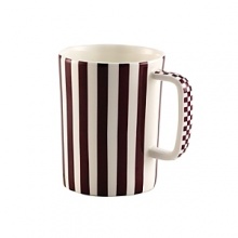 An intensive and bright dark red color that stands out on the pure white of the porcelain is the main feature of the refined fantasy of flowers and fruits that represent the décor of the Claret dinnerware collection. An intensive and bright dark red color that stands out on the pure white of the porcelain is the main feature of the refined fantasy of flowers and fruits that represent the décor of the Claret dinnerware collection.