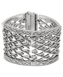 A wonderfully woven link bracelet from Lucky Brand. Boasting a gorgeous, geometric design, it lends a stylish look to any ensemble. Crafted in silver tone mixed metal. Approximate length: 7 inches.