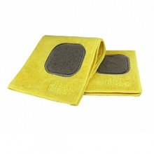 This environmentally friendly microfiber MÜkitchen MÜcloth with built-in scrubber holds seven times its weight in liquid, and its quick-drying design reduces bacteria growth. It's finished with a hanging loop for convenience.