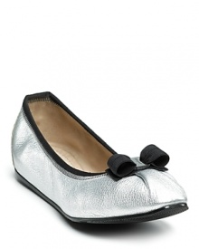 Tiny pleats and grosgrain trim give these bow-topped leatherflats an extra hint of girlish charm. Tiny pleats and grosgrain trim give these bow-topped leatherflats an extra hint of girlish charm.