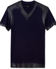 Pair this t-shirt from Guess with a sharp pair of denim, the subtle graphic and coated look gives it a fresh look. Pair this t-shirt from Guess with a sharp pair of denim, the subtle graphic and coated look gives it a fresh look.