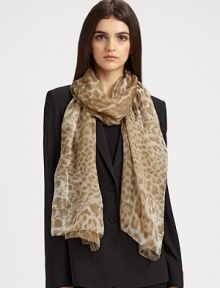 A glamourous design featuring luxurious cashmere with a chic leopard and poppy print. CashmereAbout 27½ X 78¾Dry cleanMade in Italy A glamourous design featuring luxurious cashmere with a chic leopard and poppy print. CashmereAbout 27½ X 78¾Dry cleanMade in Italy