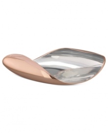 Polished to perfection, the Classic Copper Kurl centerpiece unites Nambe's signature metal and warm copper in a sleek and timeless shape. Use for serving food or simply accenting a space. Designed by Karim Rashid.