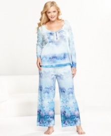 Embrace the lovely decorations of winter while staying warm and cozy in One World's Frozen Snowfall plus size pajamas. Embrace the lovely decorations of winter while staying warm and cozy in One World's Frozen Snowfall plus size pajamas.
