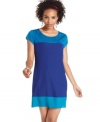 A simple sheathe dress that totally makes the grade, this style from BeBop is enhanced by chic colorblocking!