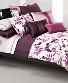 This Botanical duvet cover from Hugo Boss is the perfect finishing touch for your bedding ensemble. 350-thread count cotton sateen fabric provides endless comfort. Button closure.