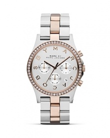 Make every look fashion-forward with this stainless steel watch from MARC BY MARC JACOBS. Boasting the label's signature stamp, it's got style-setter written all over it.