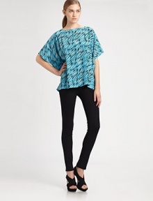 A playful way to achieve that relaxed, contemporary aesthetic, this printed silk top has dropped shoulders and an asymmetrical hem. BoatneckDropped shouldersShort dolman sleevesAsymmetrical cropped front hemSilkDry cleanImportedSIZE & FITModel shown is 5'10 (177cm) wearing US size X-Small/Small. 