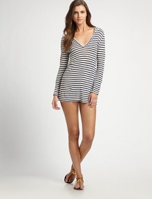 A lightweight, nautical-inspired linen slub design offering a phenomenal fit. Attached hoodV-neckLong sleevesPull-on styleSide slitLinenMachine washImported A lightweight, nautical-inspired linen slub design offering a phenomenal fit. Attached hoodV-neckLong sleevesPull-on styleSide slitLinenMachine washImported