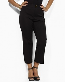 Rendered in sleek stretch cotton twill, the Connor pant channels modern sophistication in a slim-fitting silhouette with a sleek, straight leg.