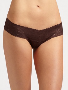 THE LOOKLow riseStretch floral laceCotton crotch panelTHE MATERIAL90% polyamide/8% elastane/2% cottonPartially linedCARE & ORIGINHand wash Made in Italy THE LOOKLow riseStretch floral laceCotton crotch panelTHE MATERIAL90% polyamide/8% elastane/2% cottonPartially linedCARE & ORIGINHand wash Made in Italy