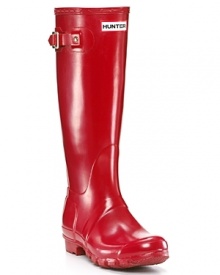 Glossy rubber rain boots with a legendary Hunter fit and comfort.