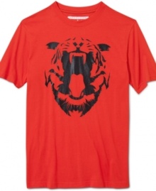 Get ready with a roar. This graphic t-shirt from Sean John will rise to the top of the casual food chain.