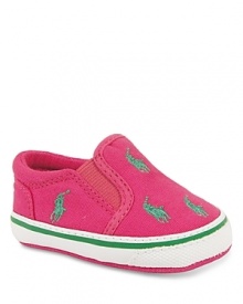Classic skater slip on shoe for your little gal, with embroidered logo detail and side gore closure Classic skater slip on shoe for your little gal, with embroidered logo detail and side gore closure