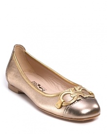 A gleaming bit covers the toe of these contrast ballet flats. Slip them on to add a little Italian glamour to your day.