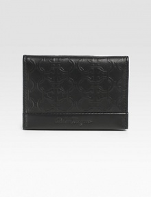 A slim-line design that fits smoothly into an inner blazer pocket in superior calfskin leather with embossed logo detail. Four credit card slots 4 X 3H Made in Italy A slim-line design that fits smoothly into an inner blazer pocket in superior calfskin leather with embossed logo detail. Four credit card slots 4 X 3H Made in Italy