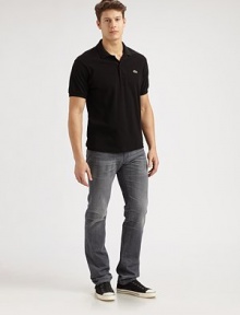 A classic look with generous fading through the leg and whiskering, finished in a easy-to-wear, slim-straight silhouette.Five-pocket styleInseam, about 3498% cotton/2% elastaneMachine washMade in USA A classic look with generous fading through the leg and whiskering, finished in a easy-to-wear, slim-straight silhouette.Five-pocket styleInseam, about 3498% cotton/2% elastaneMachine washMade in USA