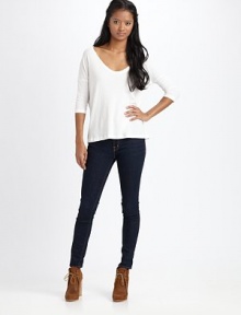 Cotton-rich v-neck with dropped shoulders, three-quarter dolman sleeves and a boxy silhouette. Rounded v-neckDropped shouldersThree-quarter dolman sleeves91% cotton/9% elastaneMachine washMade in USA of Italian fabric