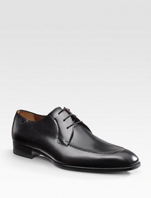 Laced up for a Monday morning meeting or Friday evening dinner in fine leather with lasting Italian construction. Leather lining Padded insole Leather sole Made in Italy Laced up for a Monday morning meeting or Friday evening dinner in fine leather with lasting Italian construction. Leather lining Padded insole Leather sole Made in Italy