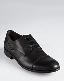 Rich supple leather defines these handsome oxfords, carefully crafted with a designer's touch. Rich supple leather defines these handsome oxfords, carefully crafted with a designer's touch.