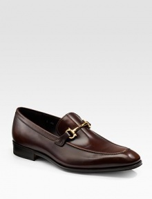 Elegant cuoio calfskin leather loafers with rose gold bit detail. Leather lining Rubber sole Made in Italy 