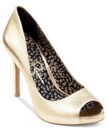 Jessica Simpson's Saras platform pumps are classically beautiful and oh-so versatile.