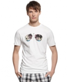 Gotta wear shades. This t-shirt from Kenneth Cole Reaction makes you casual style shine.