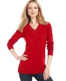 A smattering of sequins along the neckline and a tunic length make this petite sweater from Debbie Morgan a brilliant find!