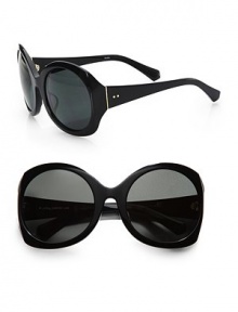 A versatile design in a vintage-inspired style. Available in shiny black with smoke lens. 100% UV protectionImported A versatile design in a vintage-inspired style. Available in shiny black with smoke lens. 100% UV protectionImported