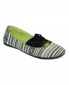 Banish boring flats. Blowfish keeps feet funky with the bold patterned fabric of the Sadiki flats.