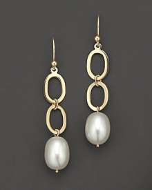 Freshwater pearl drop earrings with double link in 14 Kt. yellow gold. Freshwater pearl drop earrings with double link in 14 Kt. yellow gold.