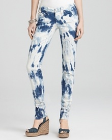 Go for bold in these True Religion skinny jeans, emblazoned with a bohemian-cool tie-dye print.