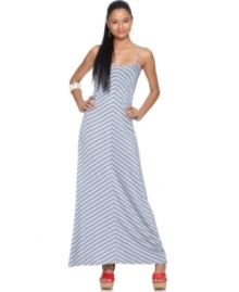 Chevron stripes add a graphic appeal to this Bar III maxi dress while creating a slimming effect for a long, lean spring look!