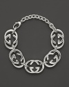 Interlocking Gucci Gs form bold links on this sterling silver bracelet.