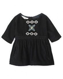 The hand embroidered looks charms on this Pearls & Popcorn dress, boasting kimono sleeves and a stitched waist detail. The hand embroidered looks charms on this Pearls & Popcorn dress, boasting kimono sleeves and a stitched waist detail.