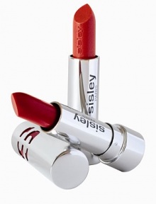 More color than lip gloss, more shine than lipstick. This glossy, ultra-luminous lipshine is creamy, imperceptible and ultra-comfortable. Extremely light and nourishing, with a treatment formula combining: Kokum and Mango butters to hydrate, protect and comfort (experience a +31% increase in hydration within 30 minutes); shiny and sheer polymers to smooth, contour and plump; sugar esters to comfort and shine. More color than lip gloss, more shine than lipstick. This glossy, ultra-luminous lipshine is creamy, imperceptible and ultra-comfortable. Extremely light and nourishing, with a treatment formula combining: Kokum and Mango butters to hydrate, protect and comfort (experience a +31% increase in hydration within 30 minutes); shiny and sheer polymers to smooth, contour and plump; sugar esters to comfort and shine.