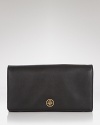 Simple, sophisticated style goes compact with this leather wallet from Tory Burch. With multiple compartments and a sleek silhouette, it's a perfectly poised purse companion.