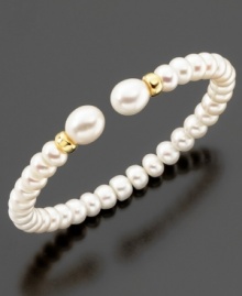 Pretty cultured freshwater pearls (6-9 mm) loop to a stunning finish on this Rondell bracelet. Approximate diameter: 2-1/4 inches.