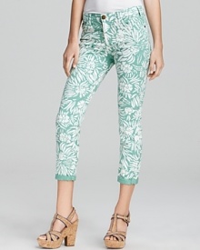 DIANE von FURSTENBERG and Current/Elliott's skinny jeans make the scene this spring, flaunting a fresh mint hue with a white floral print. The result: on-trend style in a must-have silhouette.