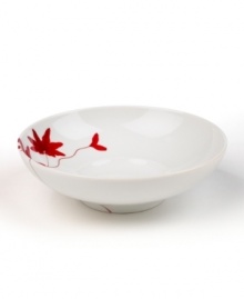 Sprinkle your table with vibrant red flowers with the light and breezy Pure Red fruit bowl from Mikasa. The classic shape makes this collection dinnerware and dishes ideal for everyday use while the airy, organic design also makes a festive dinner party set.