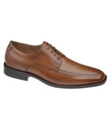 Want to add some premium polish to your favorite tailored pieces with a new pair of men's dress shoes? Then step into these handsome, Italian-calfskin oxfords from Johnston & Murphy.