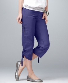 Wear 'em scrunched up or long and loose – either way these petite Style&co. capris are an essential piece for every closet! Wear 'em scrunched up or long and loose – either way these petite Style&co. capris are an essential piece for every closet!
