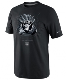 Have a hand in pumping up support for your favorite football team with this Oakland Raiders NFL t-shirt from Nike. Have a hand in pumping up support for your favorite football team with this Oakland Raiders NFL t-shirt from Nike.