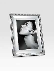 Elegant, finely-polished silverplated design gives proper attention to a favorite 4 X 6 photograph. From the Perles Collection A terrific gift idea Wood base Made in Italy Elegant, finely-polished silverplated design gives proper attention to a favorite 4 X 6 photograph. From the Perles Collection A terrific gift idea Wood base Made in Italy